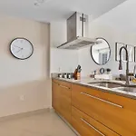 Mvr - High-Rise Escape With Spa Access