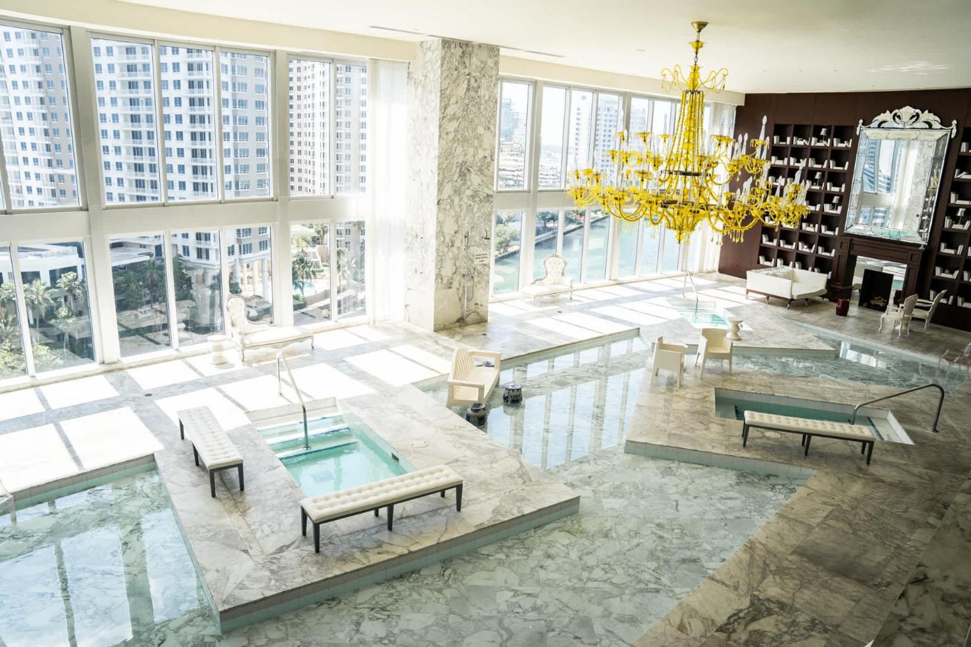 Mvr - High-rise Escape With Access Apartment *