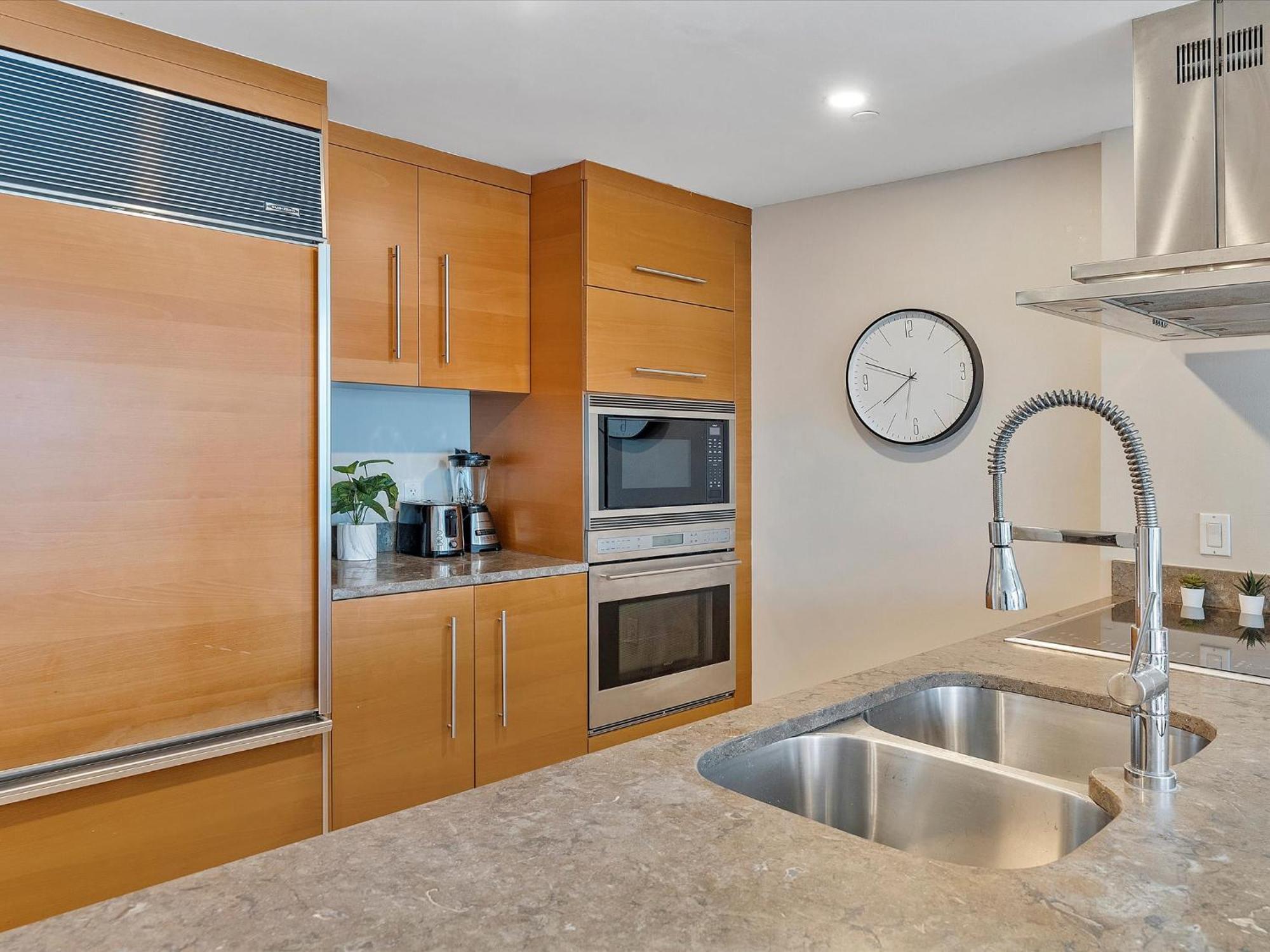 Apartment Mvr - High-rise Escape With Access *
